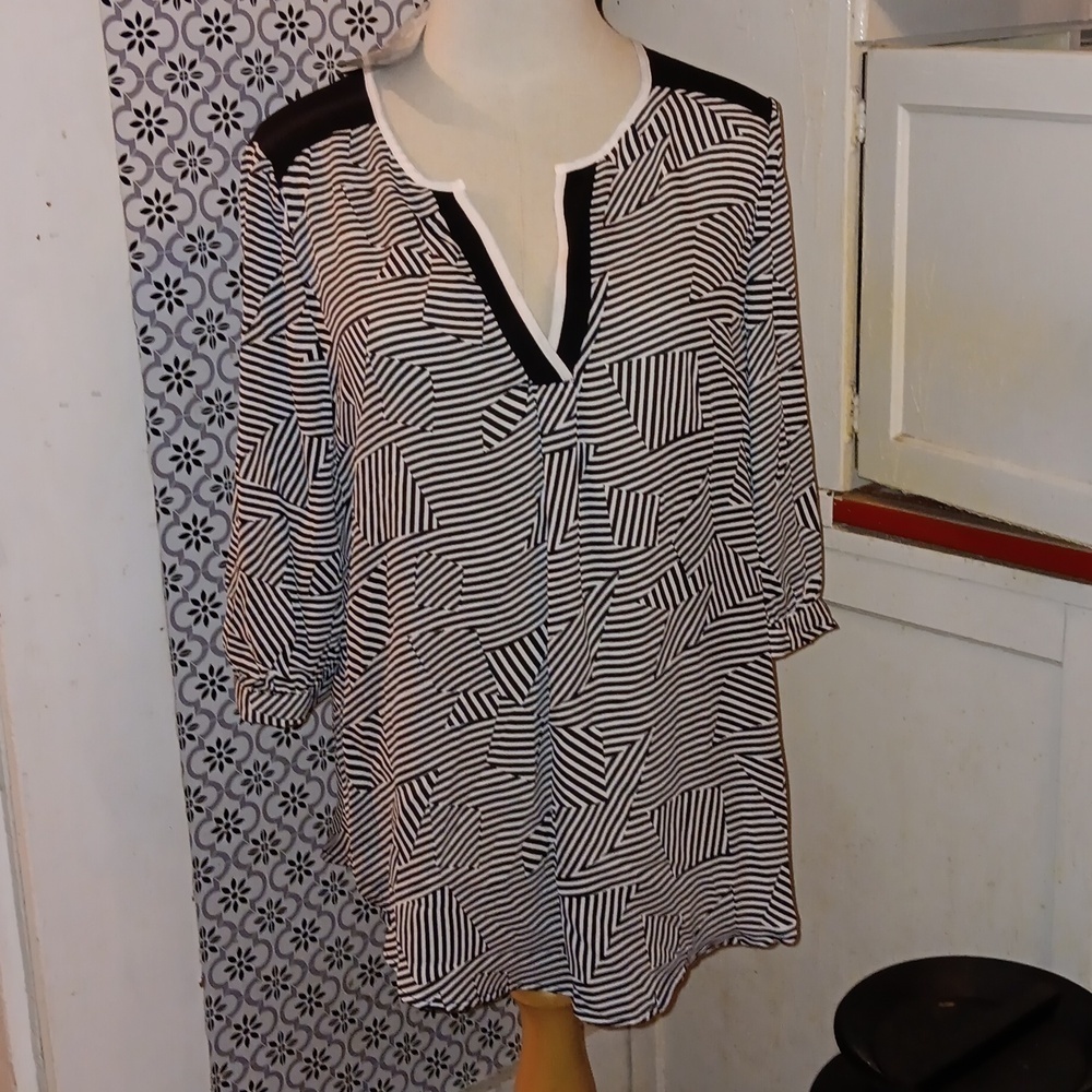Spense black white medium shirt nwt